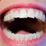 Zdrowe zęby – czyli jak odpowiednio dbać o swoje zęby